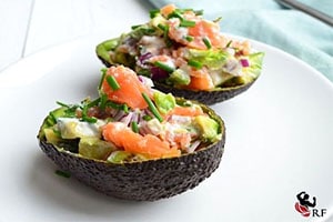 Aguacates rellenos con salmón ahumado