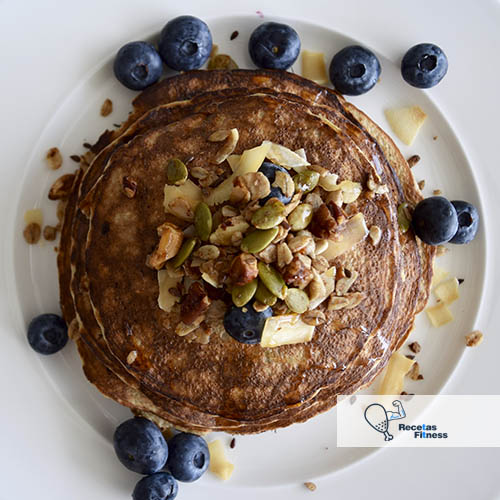 Pancakes de avena, banana y arándanos